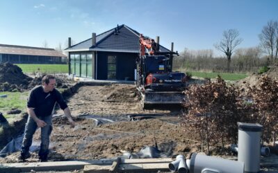 Tegelen, schilderen en de oprit aanleggen